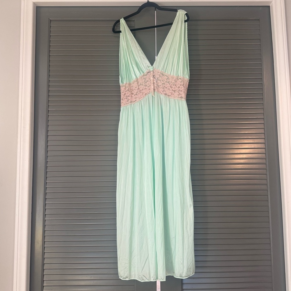 Val Mode Vintage 60s Mint Nightgown